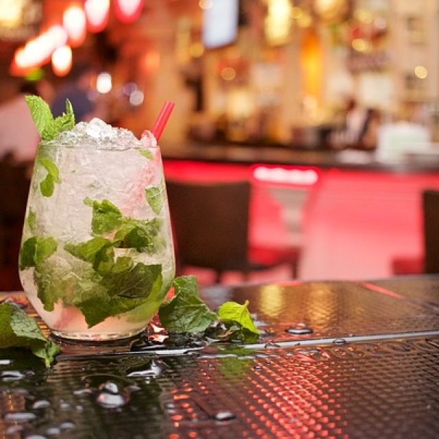 3 receitas de drinks que não podem faltar na sua festa!